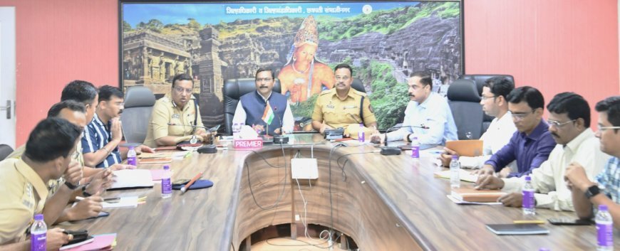 जिलाधिकारी ने कानून व्यवस्था की समीक्षा की