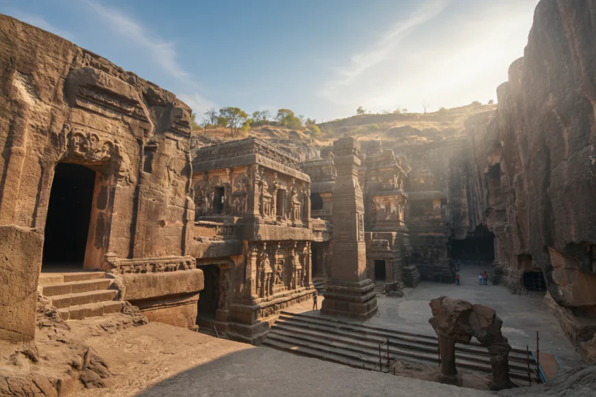 "ताजमहल से भी बेहतर": अंकुर वारिकू के दावे ने इंटरनेट पर छेड़ी बहस, जानें कैलाश मंदिर का रहस्य